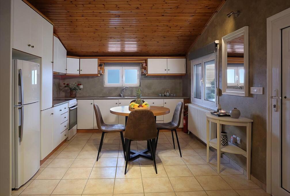 Апартаменты "Elegant & Quiet House" Игуменица Экстерьер фото